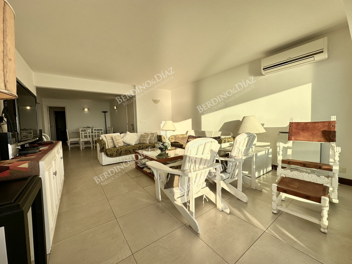 Apartamento ID.1860 - Apartamento primera línea de la playa mansa, Punta del Este.