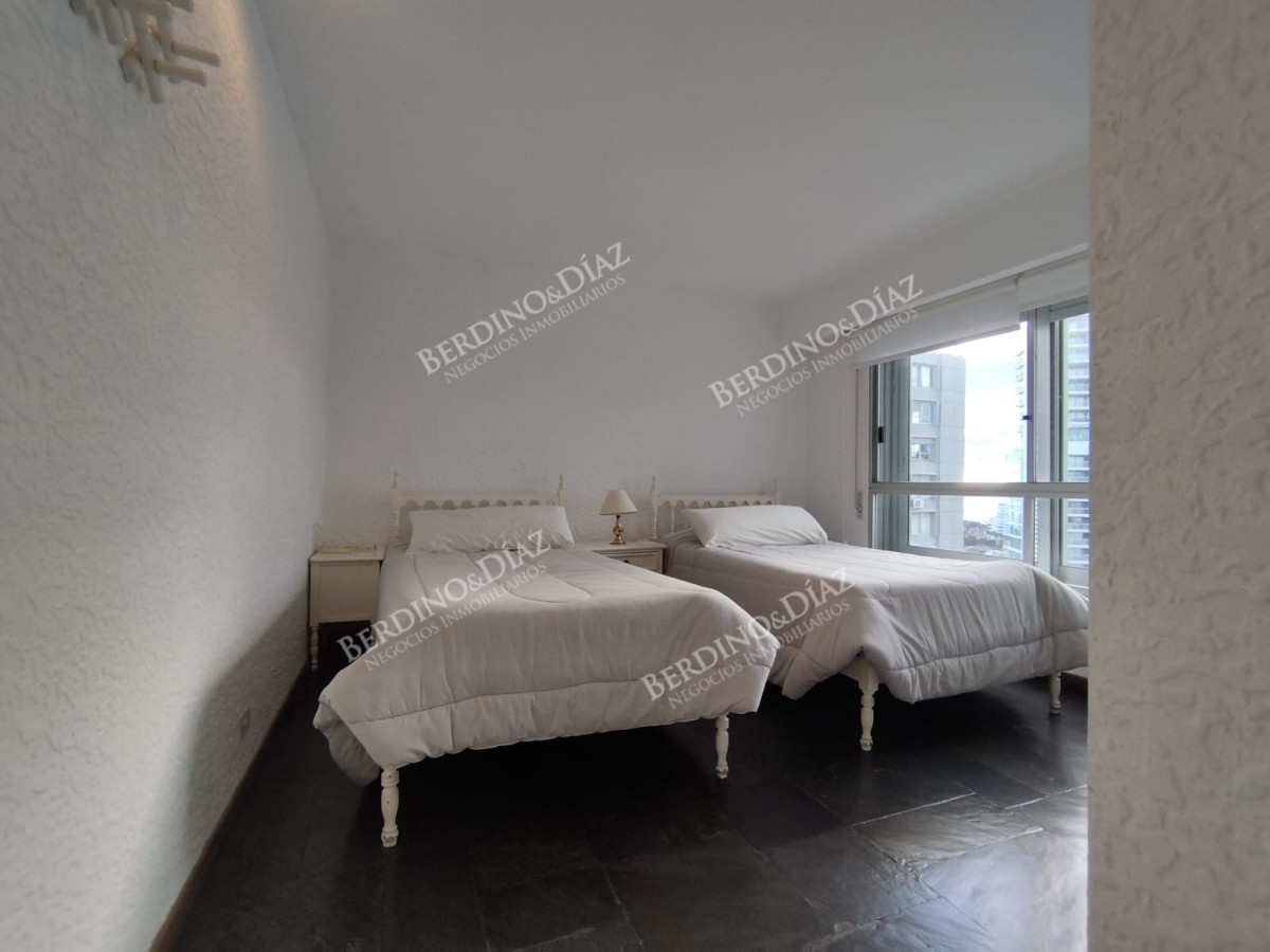 Apartamento ID.2749 - Alquiler de apartamento de 3 dormitorios en Punta del Este