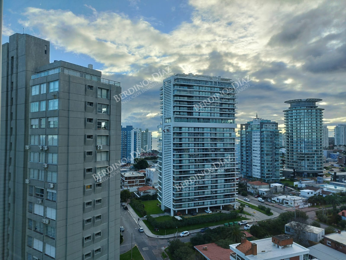 Apartamento ID.2749 - Alquiler de apartamento de 3 dormitorios en Punta del Este