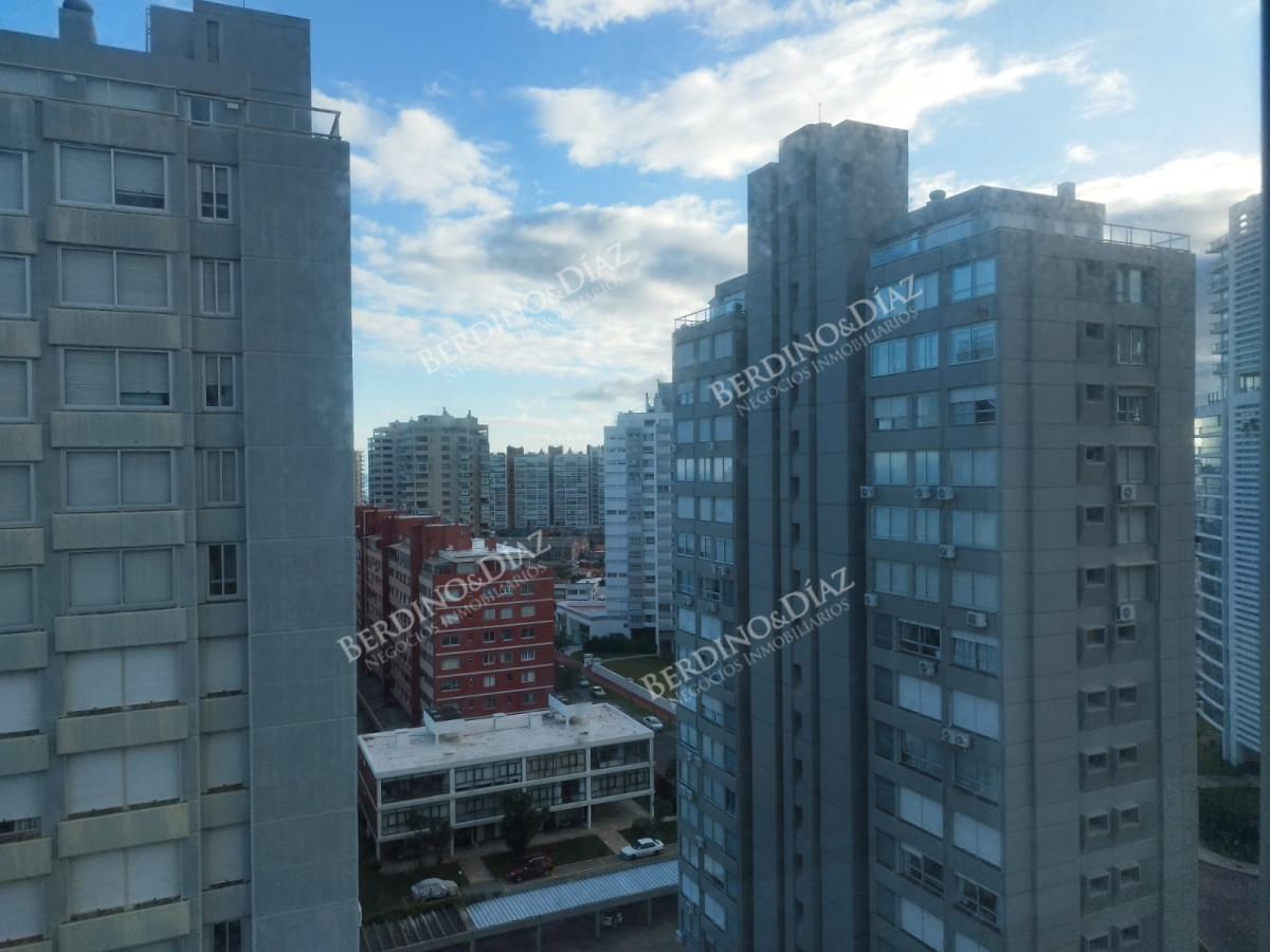 Apartamento ID.2749 - Alquiler de apartamento de 3 dormitorios en Punta del Este