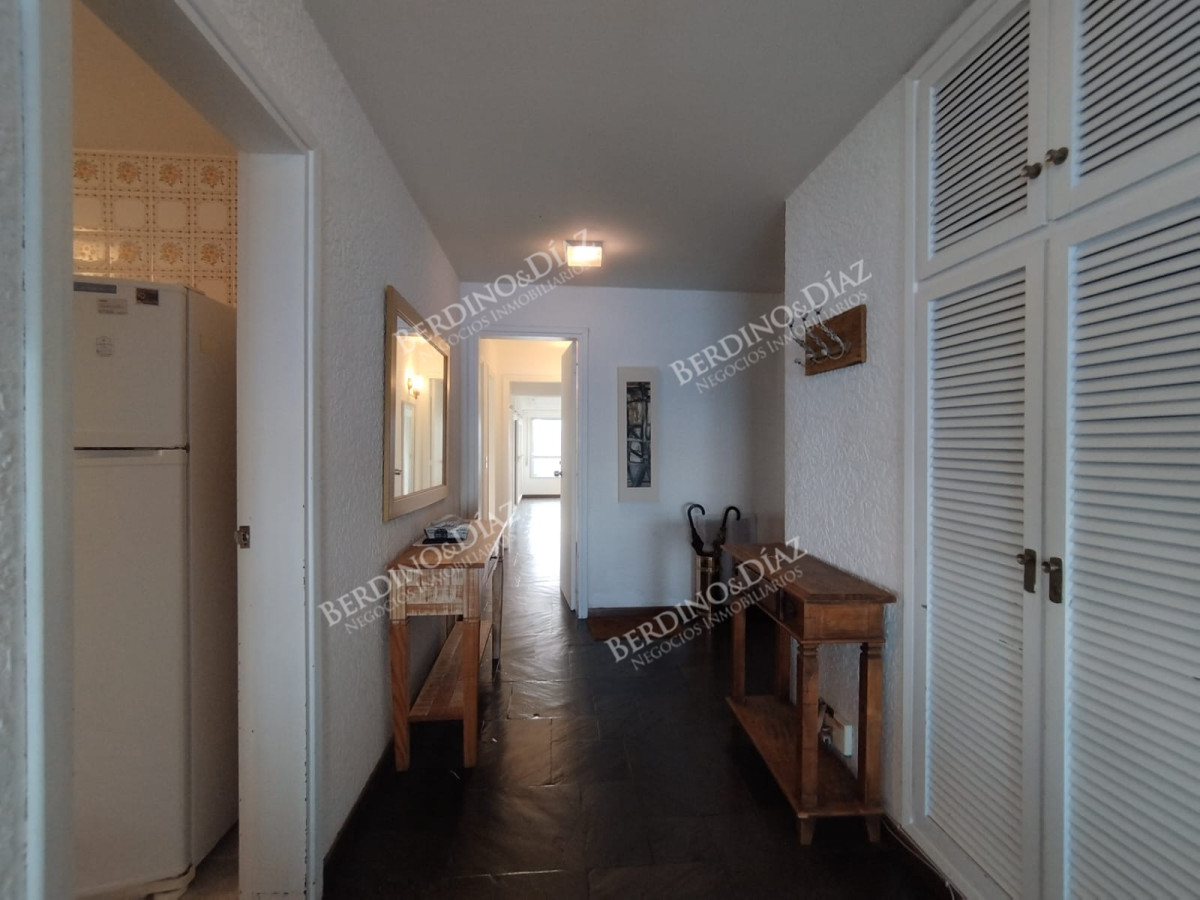 Apartamento ID.2749 - Alquiler de apartamento de 3 dormitorios en Punta del Este