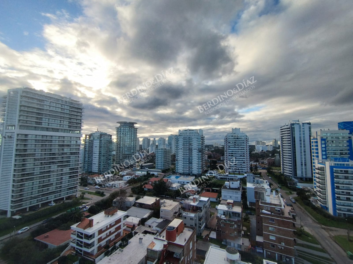Apartamento ID.2749 - Alquiler de apartamento de 3 dormitorios en Punta del Este