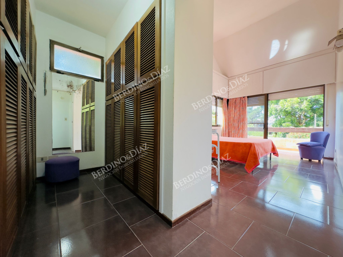 Casa ID.2614 - Casa en Venta, 5 dormitorios, 50 metros de la playa.