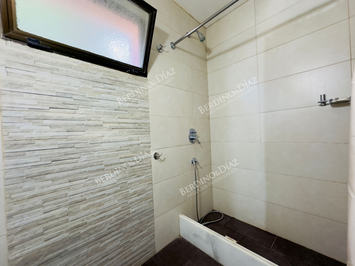 Casa ID.2614 - Casa en Venta, 5 dormitorios, 50 metros de la playa.