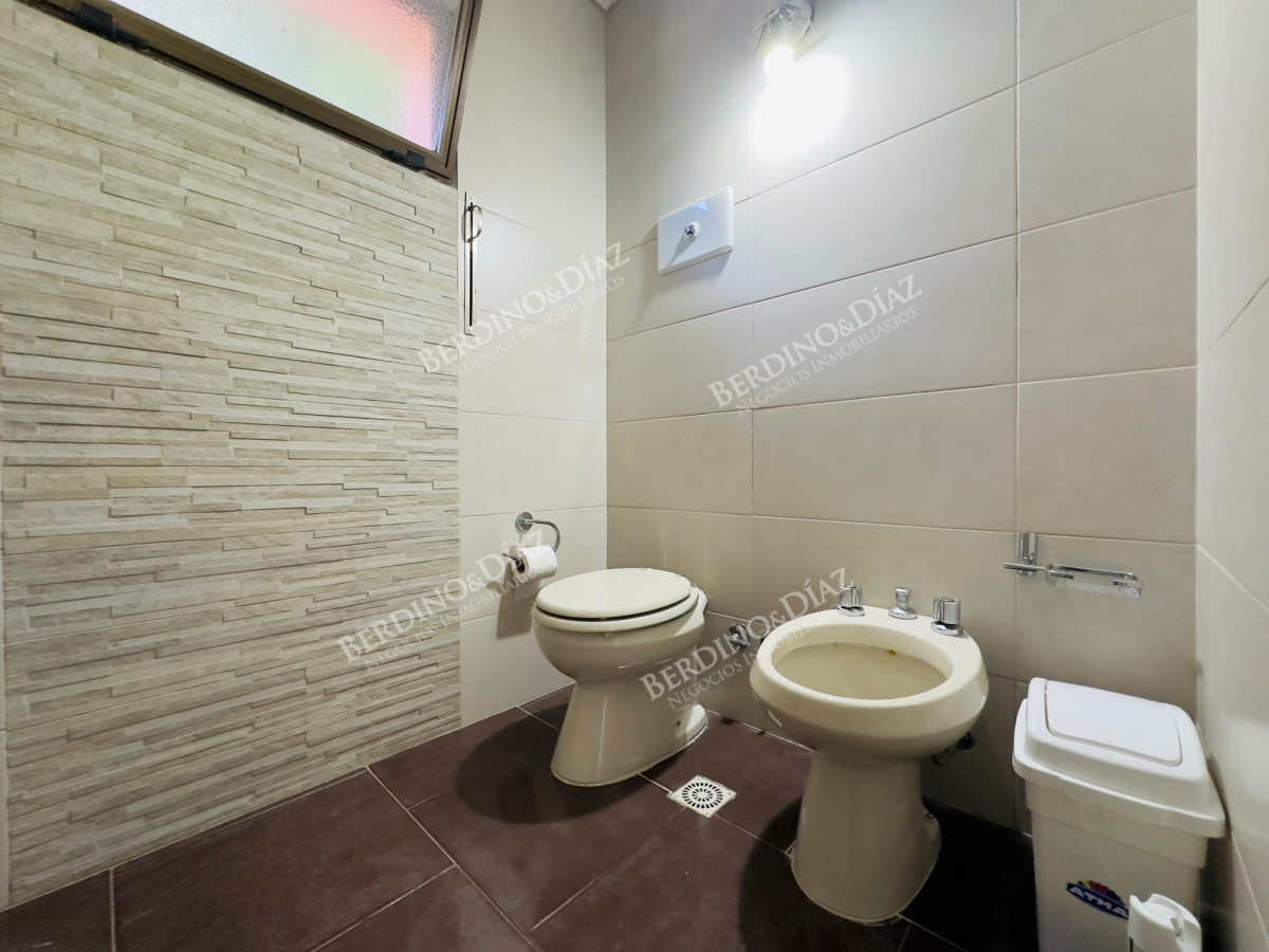 Casa ID.2614 - Casa en Venta, 5 dormitorios, 50 metros de la playa.