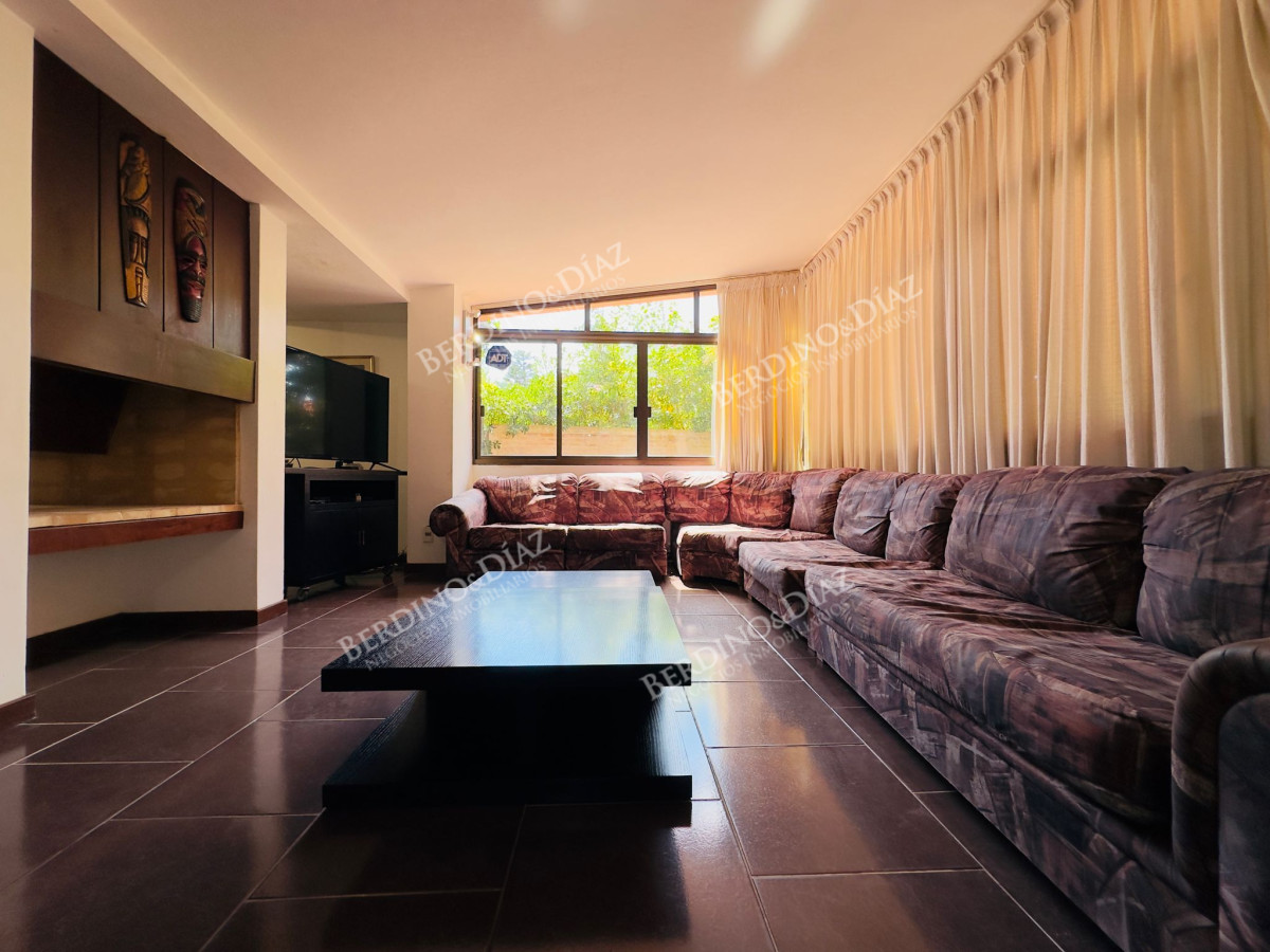 Casa ID.2614 - Casa en Venta, 5 dormitorios, 50 metros de la playa.