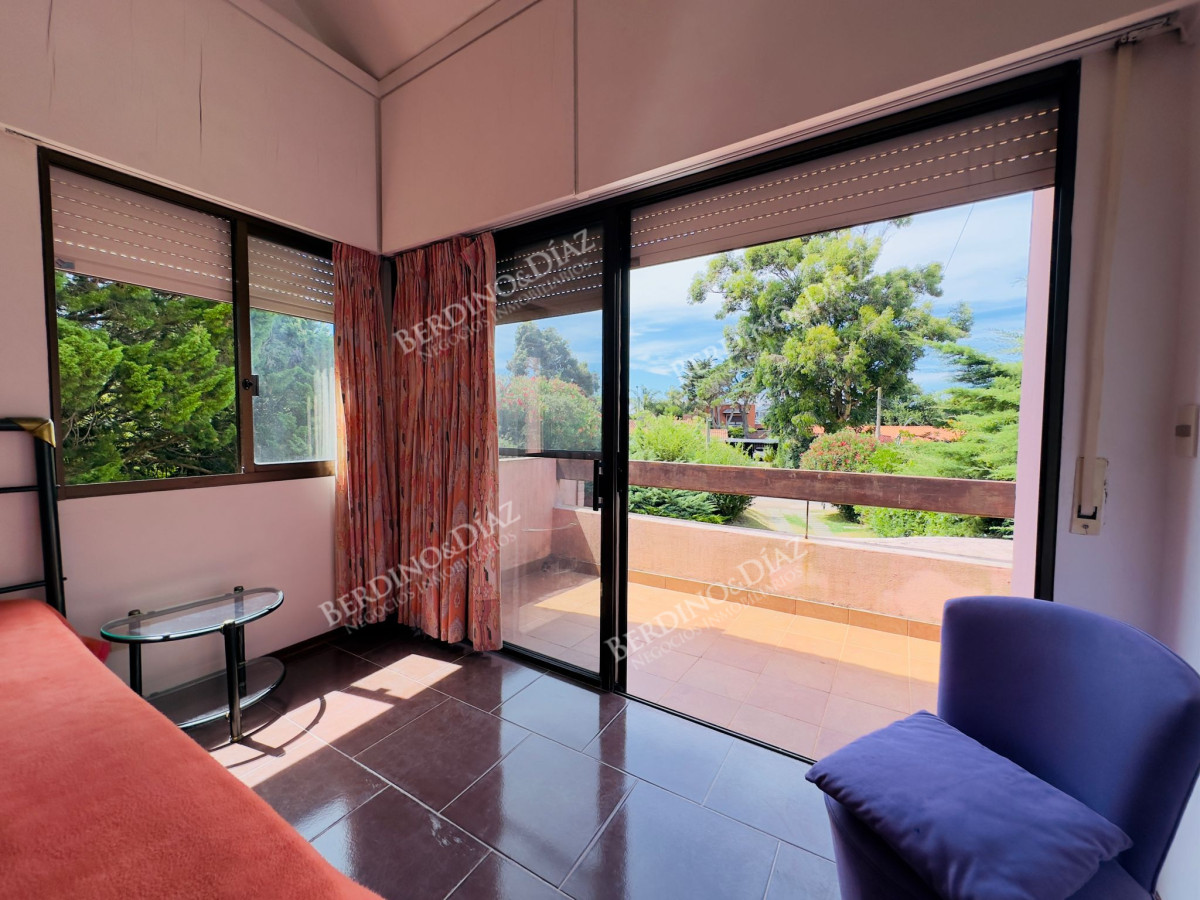 Casa ID.2614 - Casa en Venta, 5 dormitorios, 50 metros de la playa.