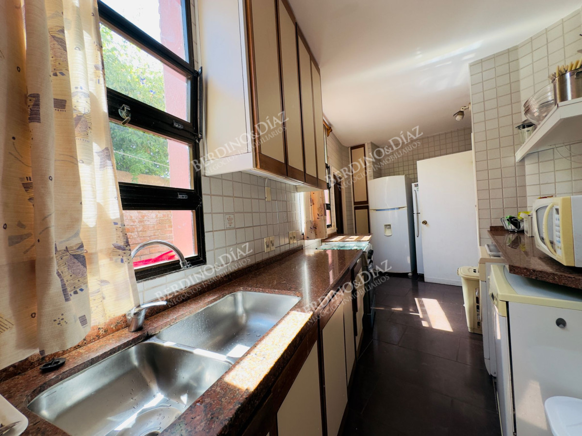 Casa ID.2614 - Casa en Venta, 5 dormitorios, 50 metros de la playa.
