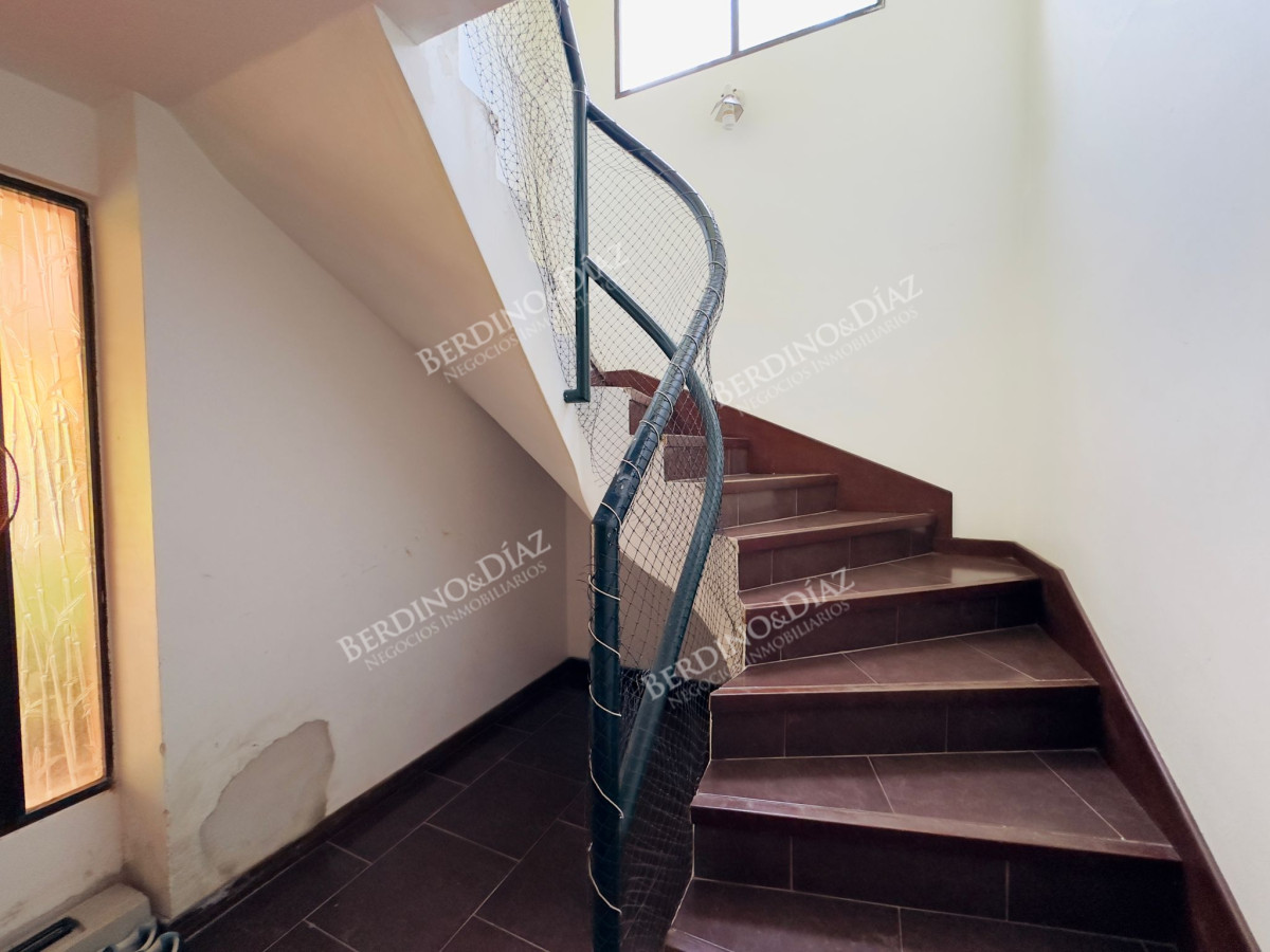 Casa ID.2614 - Casa en Venta, 5 dormitorios, 50 metros de la playa.