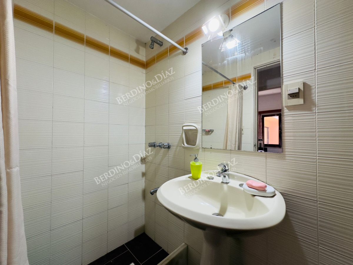 Casa ID.2614 - Casa en Venta, 5 dormitorios, 50 metros de la playa.