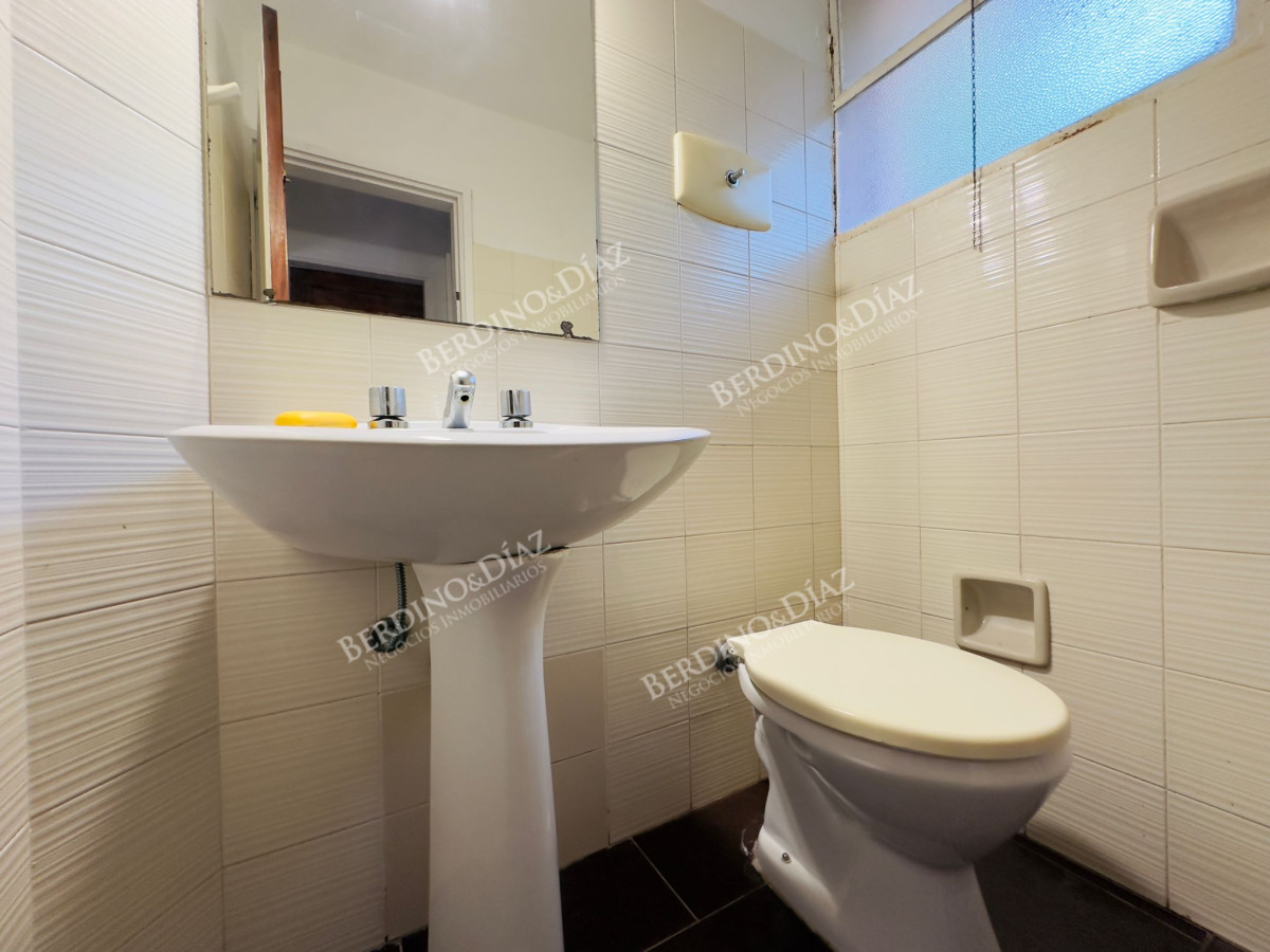 Casa ID.2614 - Casa en Venta, 5 dormitorios, 50 metros de la playa.