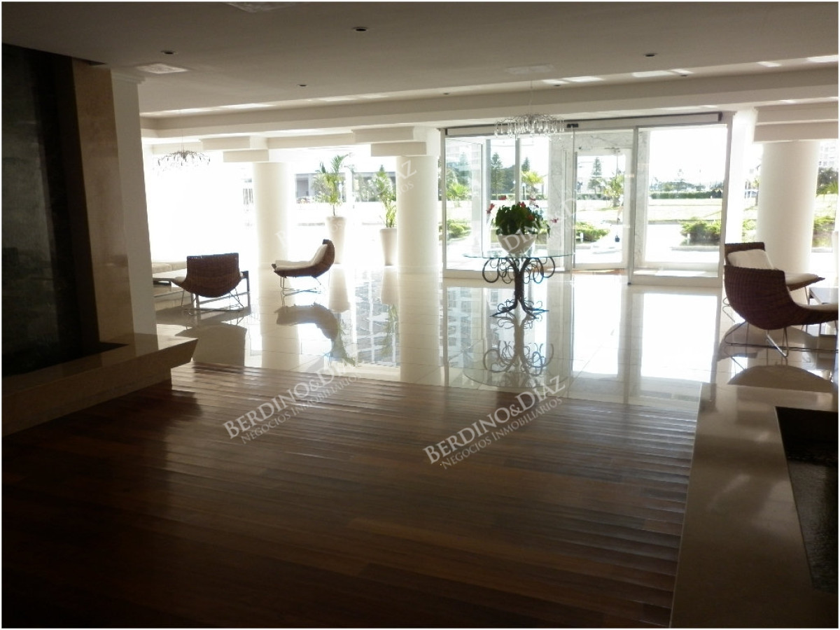 Apartamento ID.3185 - Venta y alquiler de apartamento de 2 dormitorios Playa mansa con parrillero
