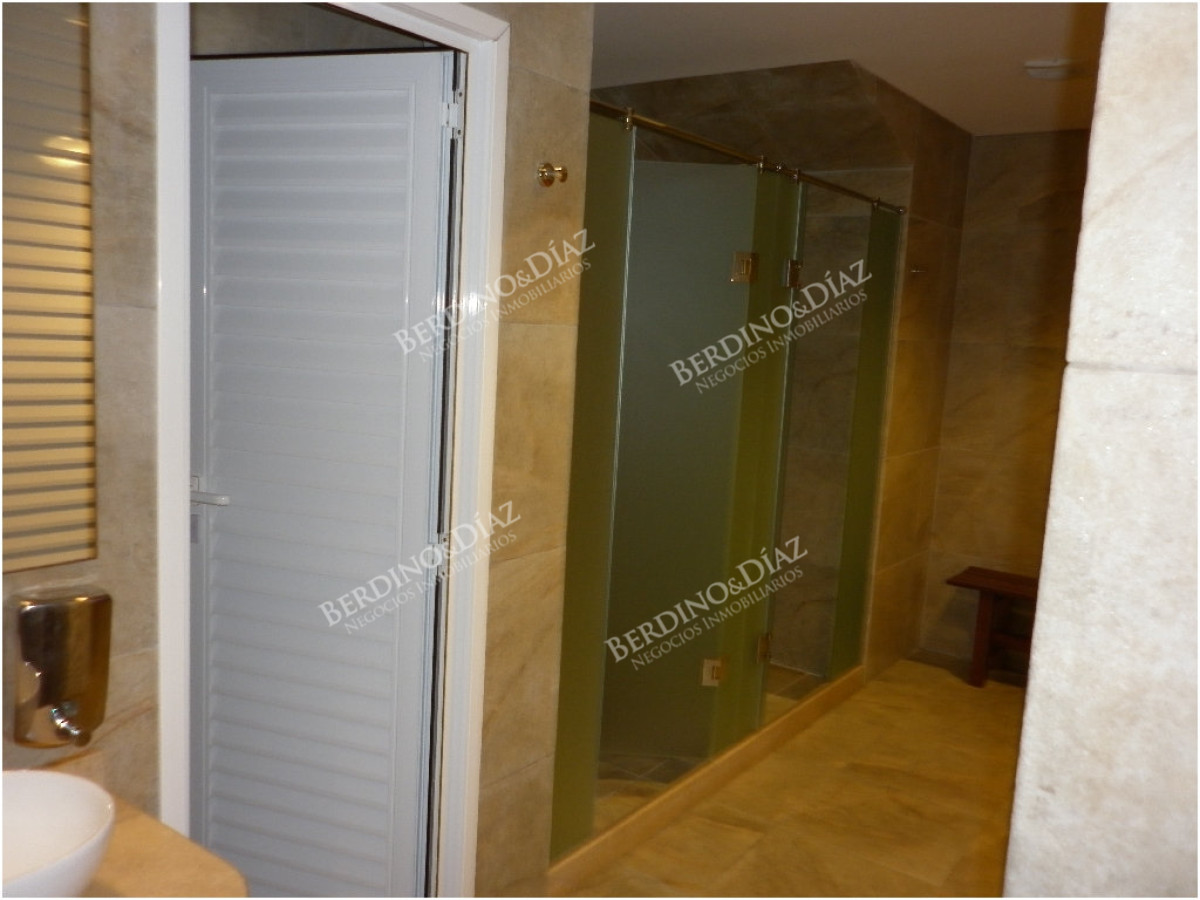 Apartamento ID.3185 - Venta y alquiler de apartamento de 2 dormitorios Playa mansa con parrillero