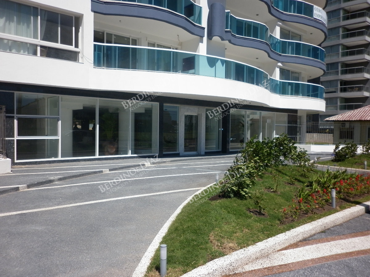 Apartamento ID.3185 - Venta y alquiler de apartamento de 2 dormitorios Playa mansa con parrillero