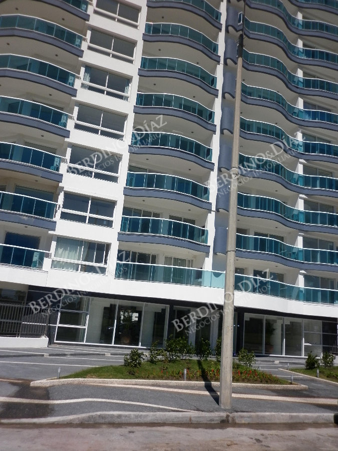 Apartamento ID.3185 - Venta y alquiler de apartamento de 2 dormitorios Playa mansa con parrillero