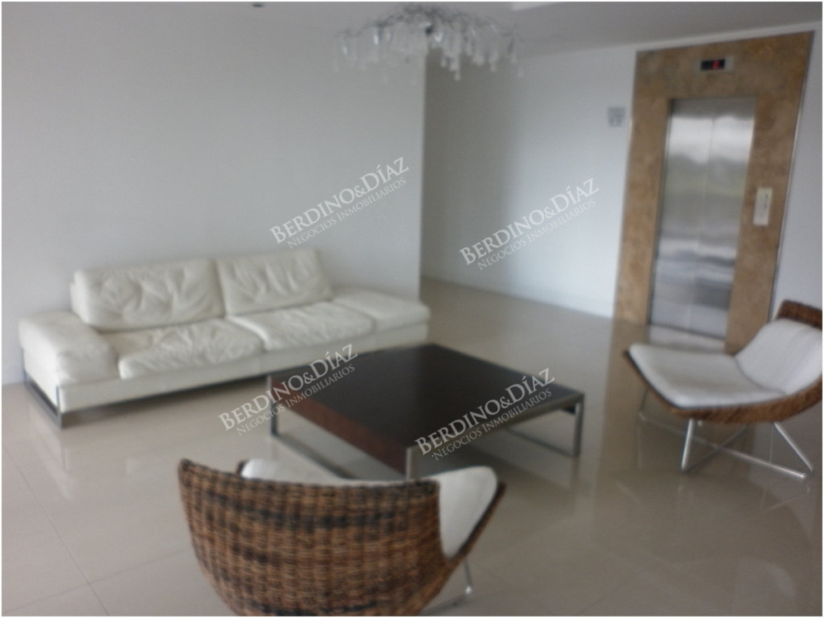 Apartamento ID.3185 - Venta y alquiler de apartamento de 2 dormitorios Playa mansa con parrillero