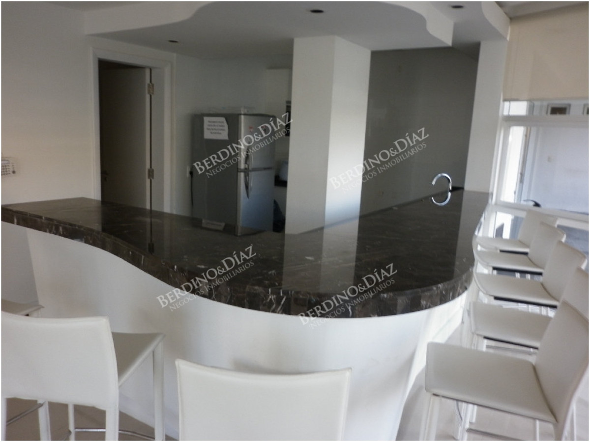 Apartamento ID.3185 - Venta y alquiler de apartamento de 2 dormitorios Playa mansa con parrillero