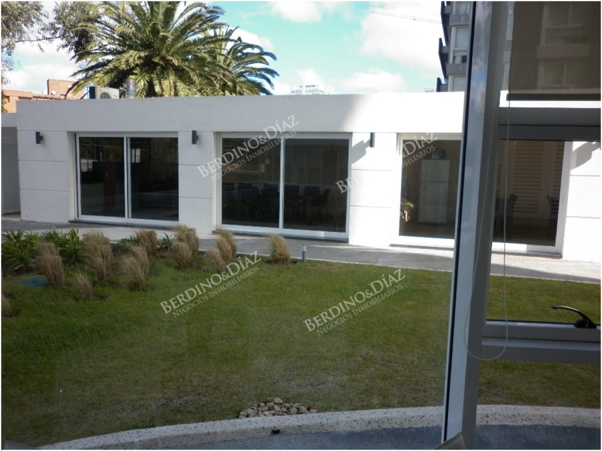 Apartamento ID.3185 - Venta y alquiler de apartamento de 2 dormitorios Playa mansa con parrillero
