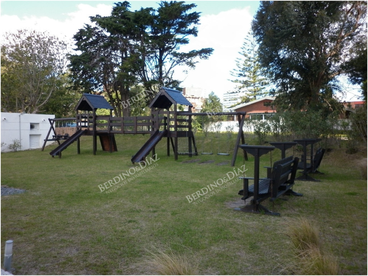 Apartamento ID.3185 - Venta y alquiler de apartamento de 2 dormitorios Playa mansa con parrillero