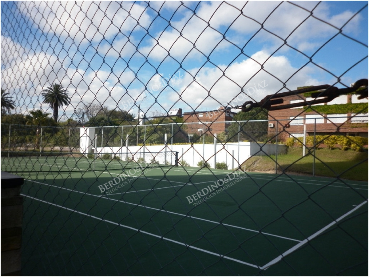 Apartamento ID.3185 - Venta y alquiler de apartamento de 2 dormitorios Playa mansa con parrillero