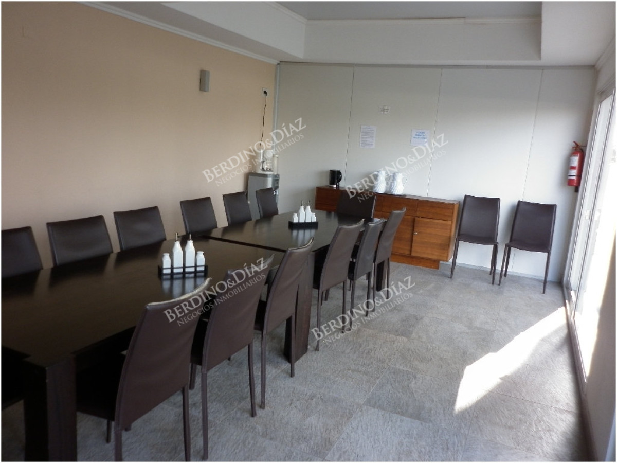 Apartamento ID.3185 - Venta y alquiler de apartamento de 2 dormitorios Playa mansa con parrillero