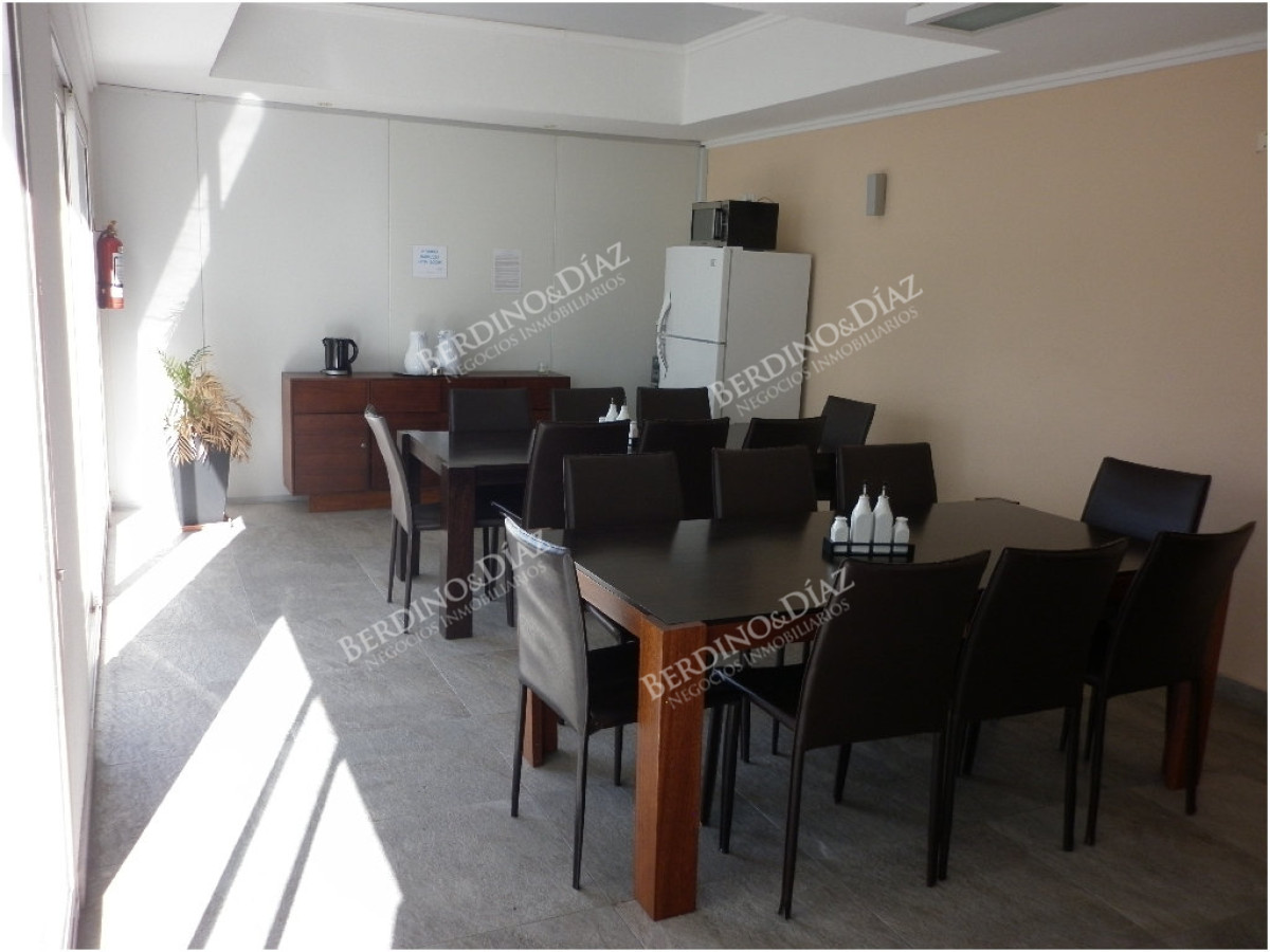 Apartamento ID.3185 - Venta y alquiler de apartamento de 2 dormitorios Playa mansa con parrillero