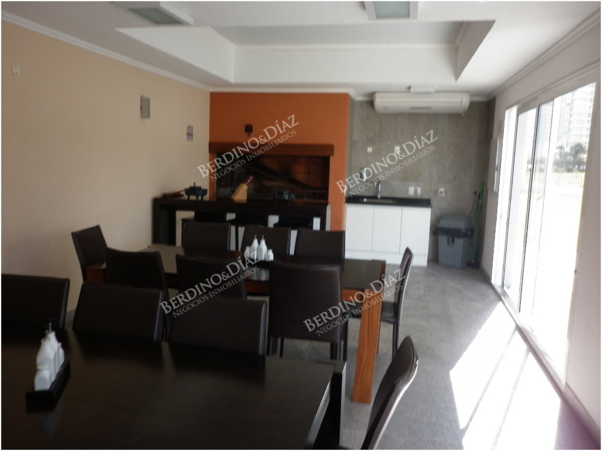 Apartamento ID.3185 - Venta y alquiler de apartamento de 2 dormitorios Playa mansa con parrillero