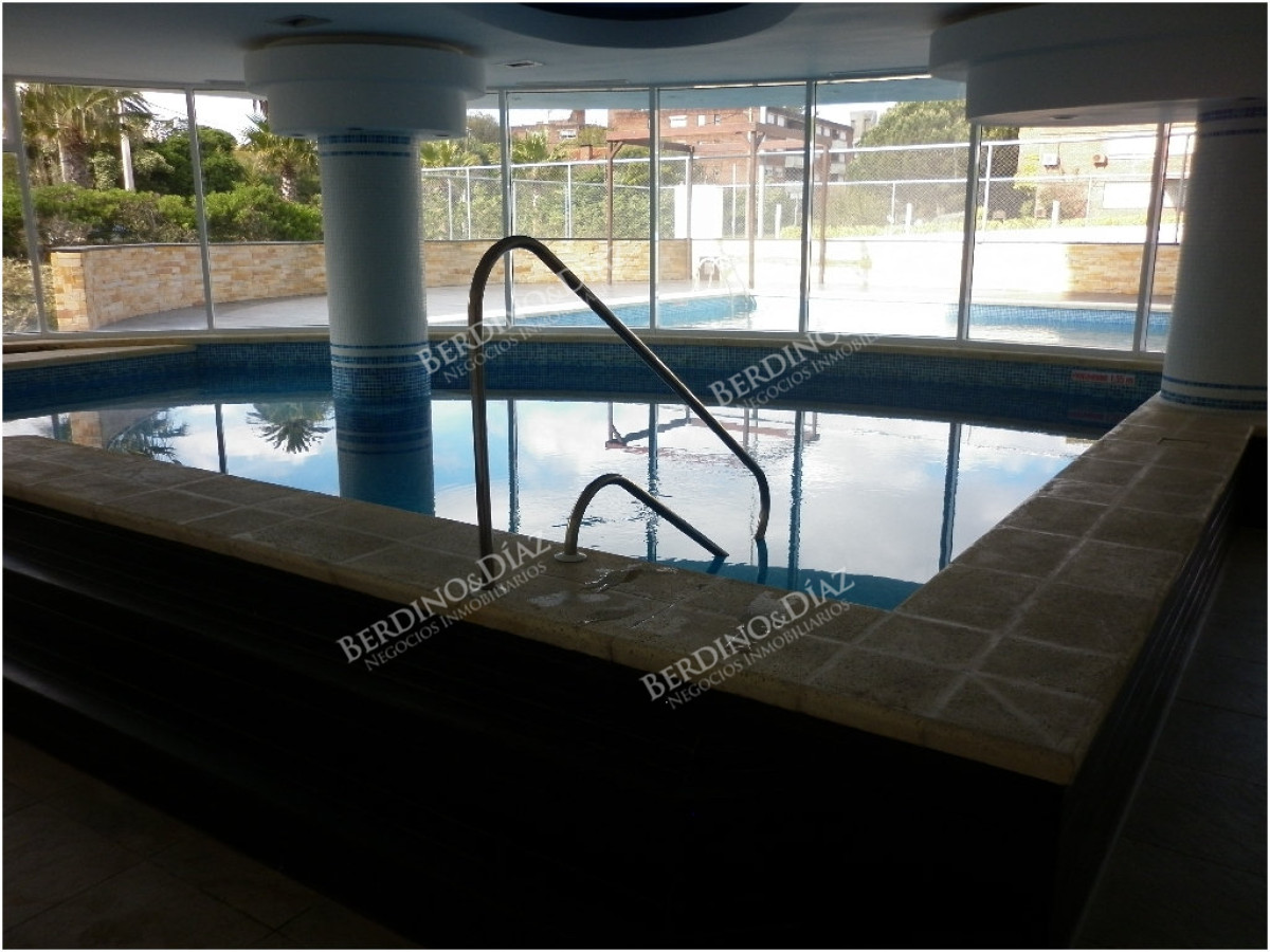 Apartamento ID.3185 - Venta y alquiler de apartamento de 2 dormitorios Playa mansa con parrillero