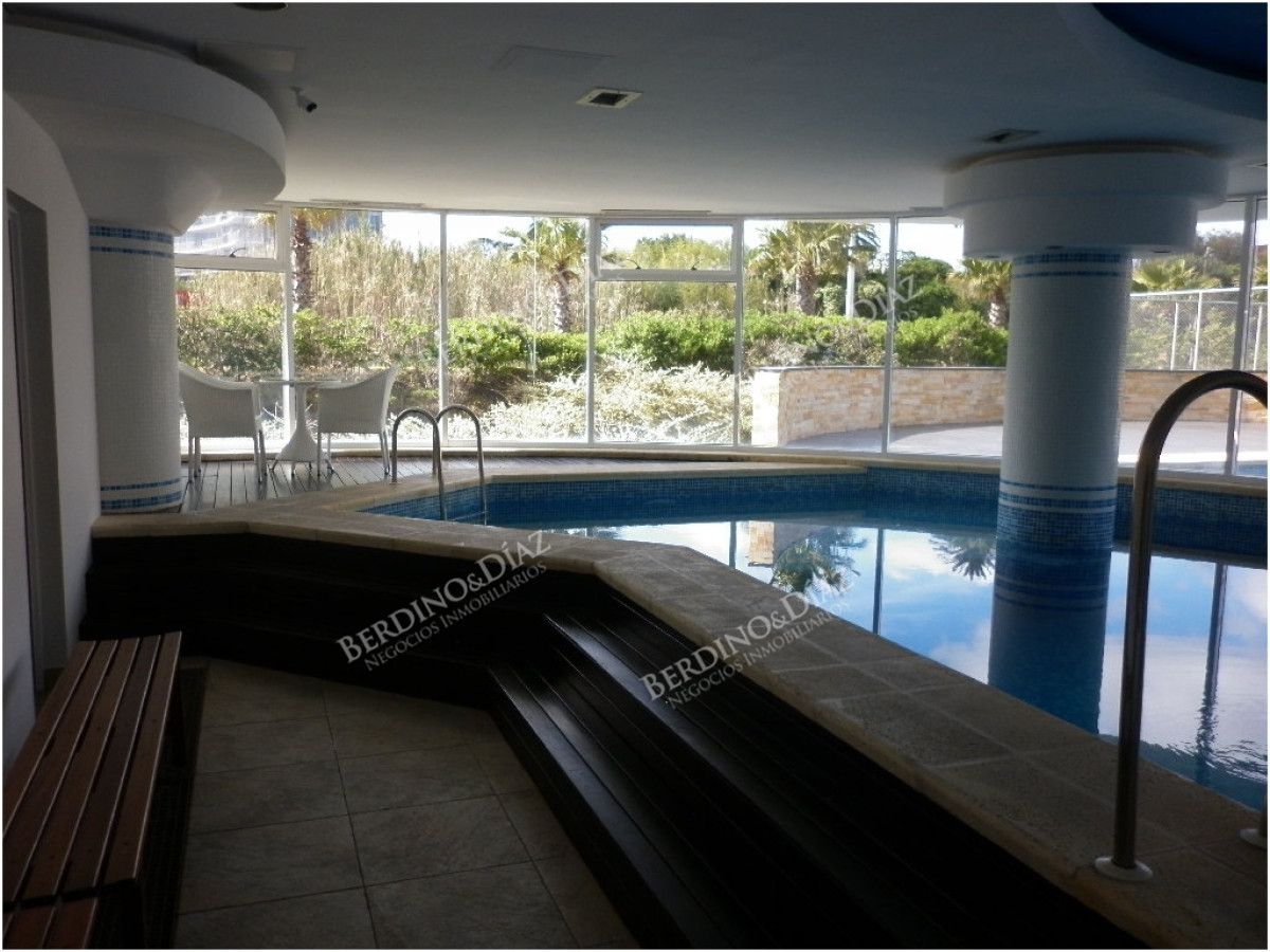 Apartamento ID.3185 - Venta y alquiler de apartamento de 2 dormitorios Playa mansa con parrillero