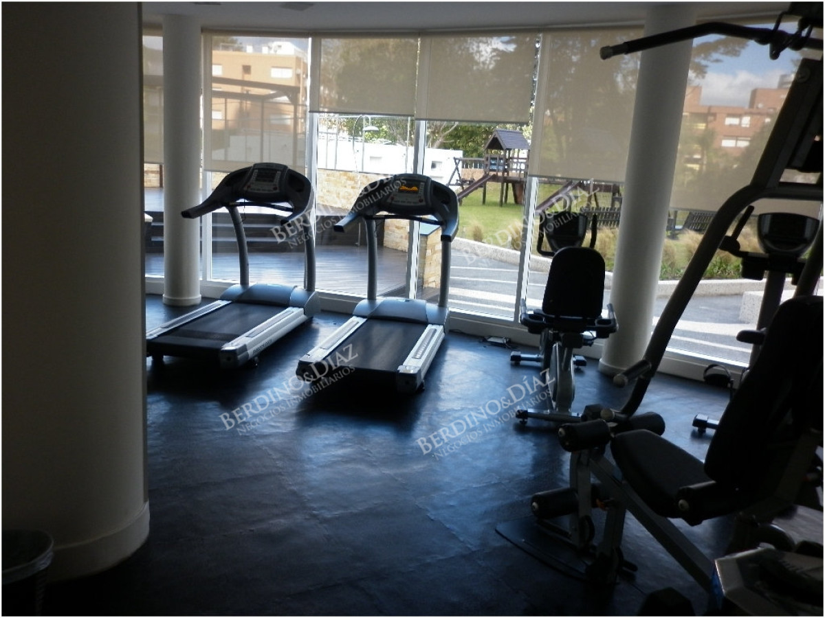 Apartamento ID.3185 - Venta y alquiler de apartamento de 2 dormitorios Playa mansa con parrillero