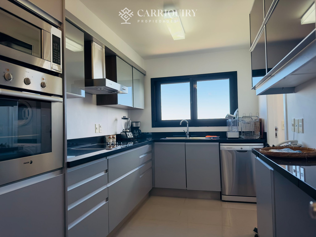 Apartamento ID.7834/APARTAMENTO-EN-VENTA-3-DORMITORIOS-PUNTA-DEL-ESTE - Penthouse en VENTA, 3 dormitorios en suite + Dependencia, vista 180°.