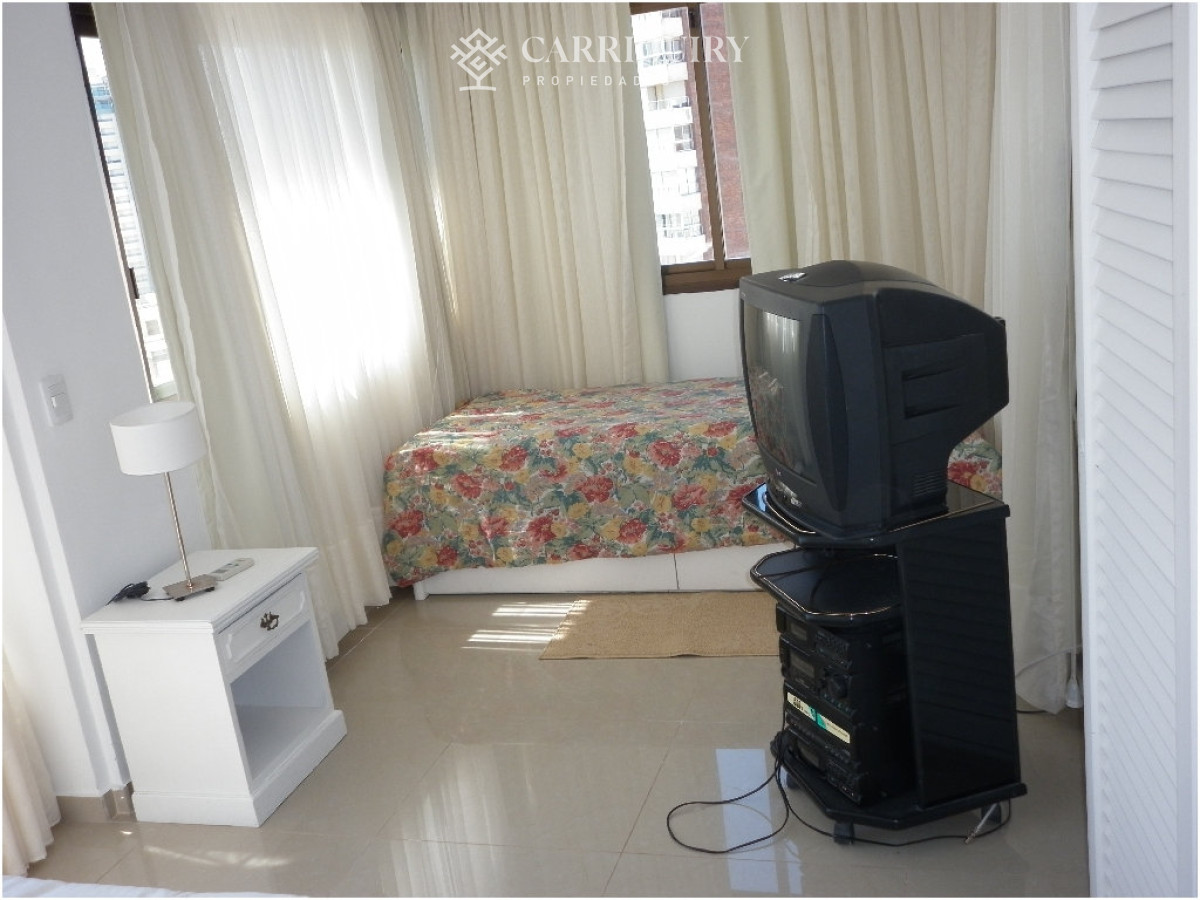 Apartamento ID.7780 - Apto en venta, Punta del este, playa brava.
