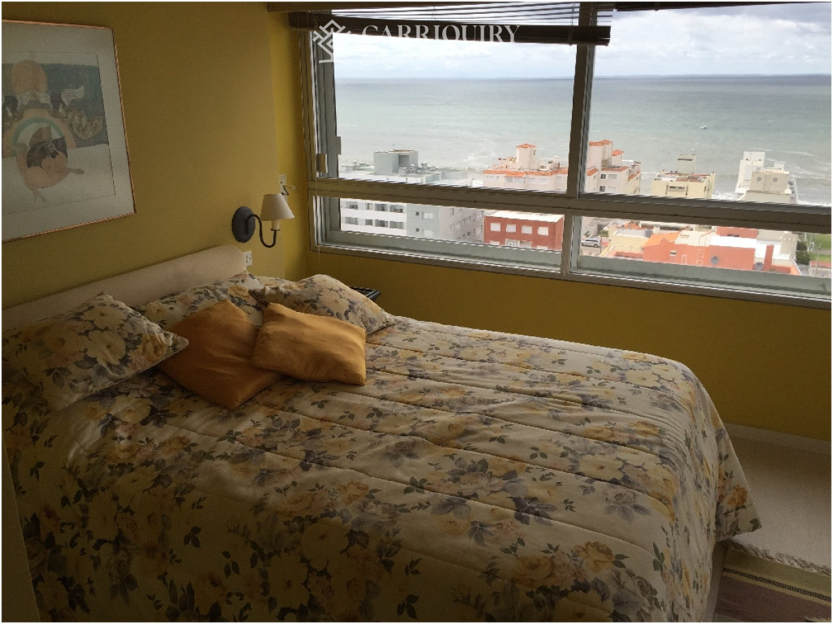 Apartamento ID.6029 - Apartamento en venta de 3 dormitorios y dependencia en Punta del Este