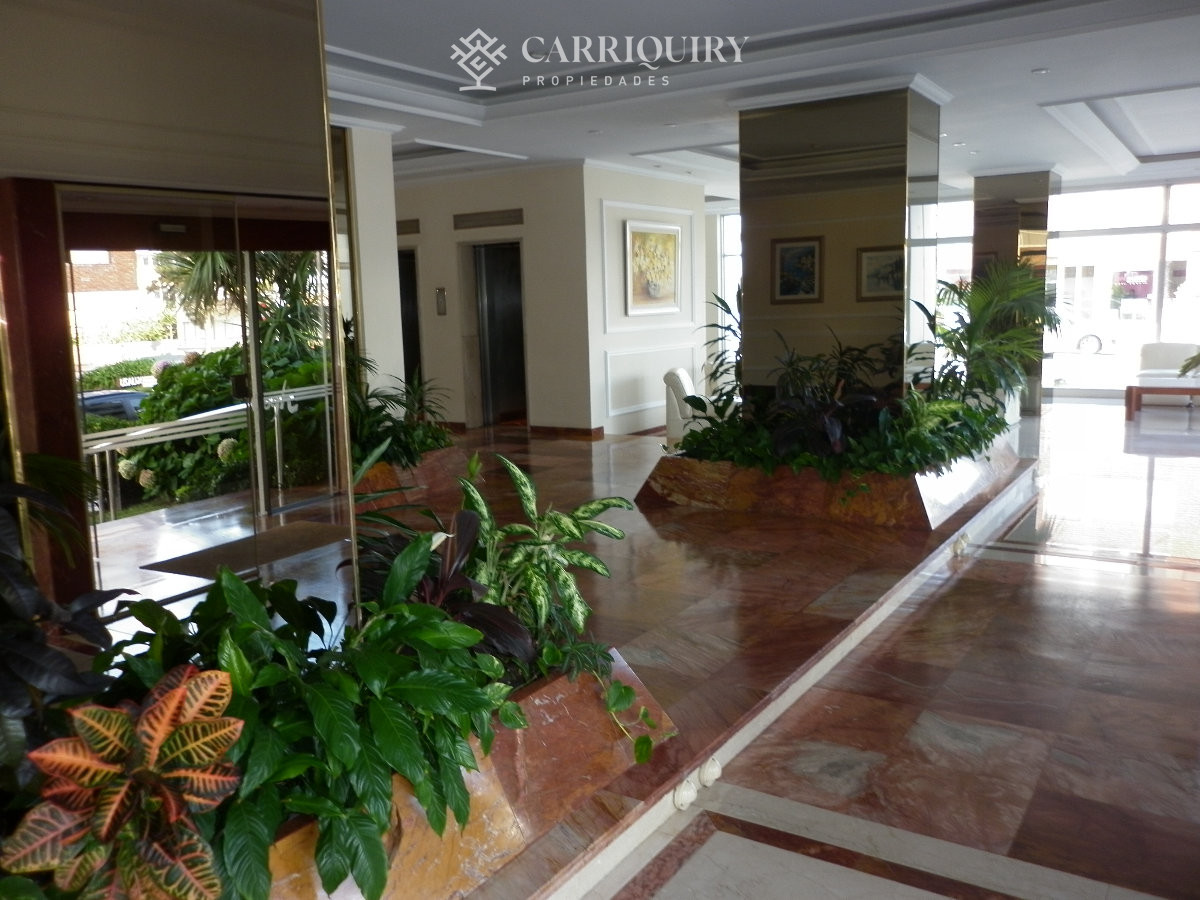 Apartamento ID.6029 - Apartamento en venta de 3 dormitorios y dependencia en Punta del Este
