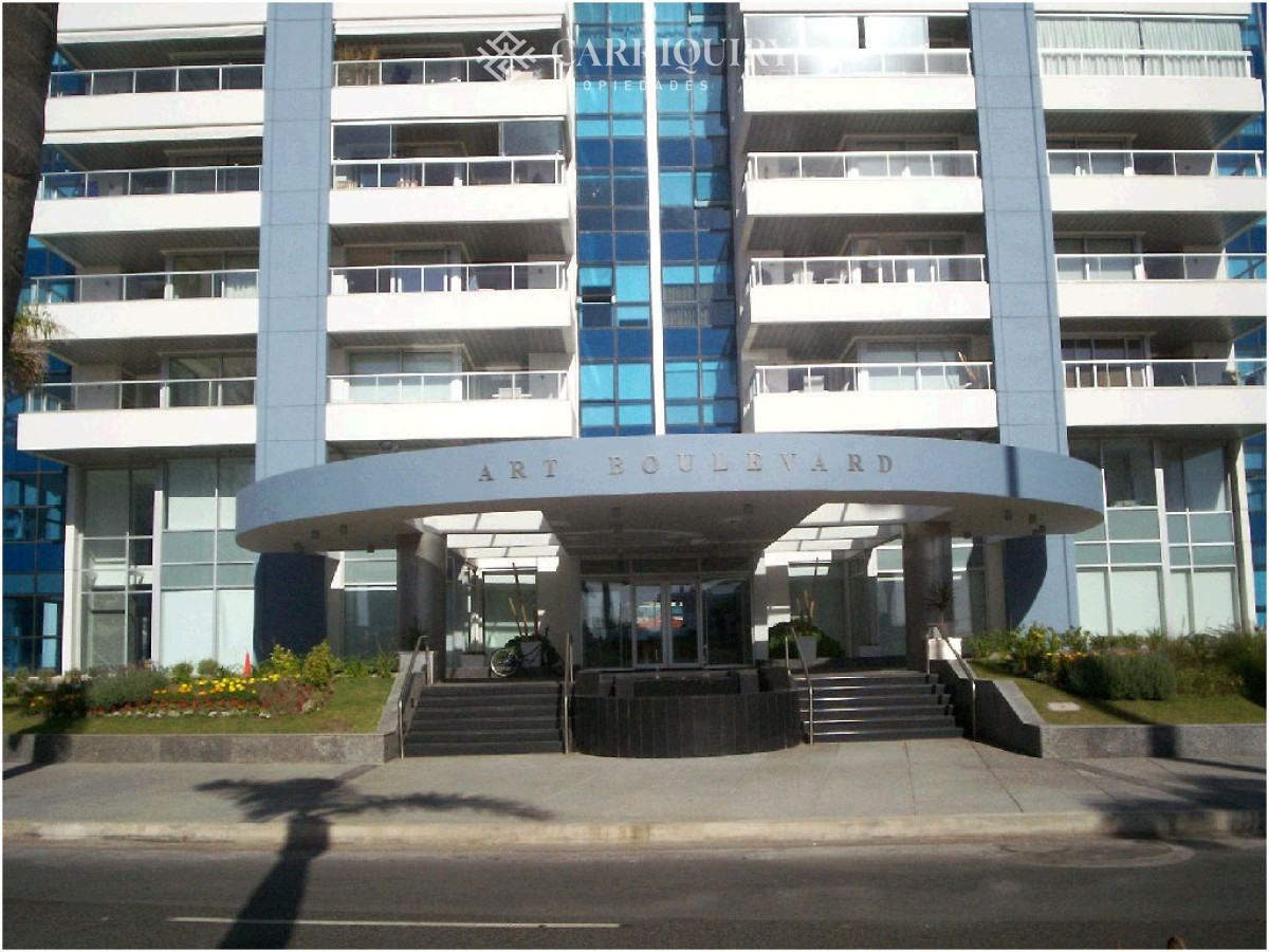 Apartamento ID.7128 - Apartamento en venta y alquiler de  3 dorm en Punta del Este