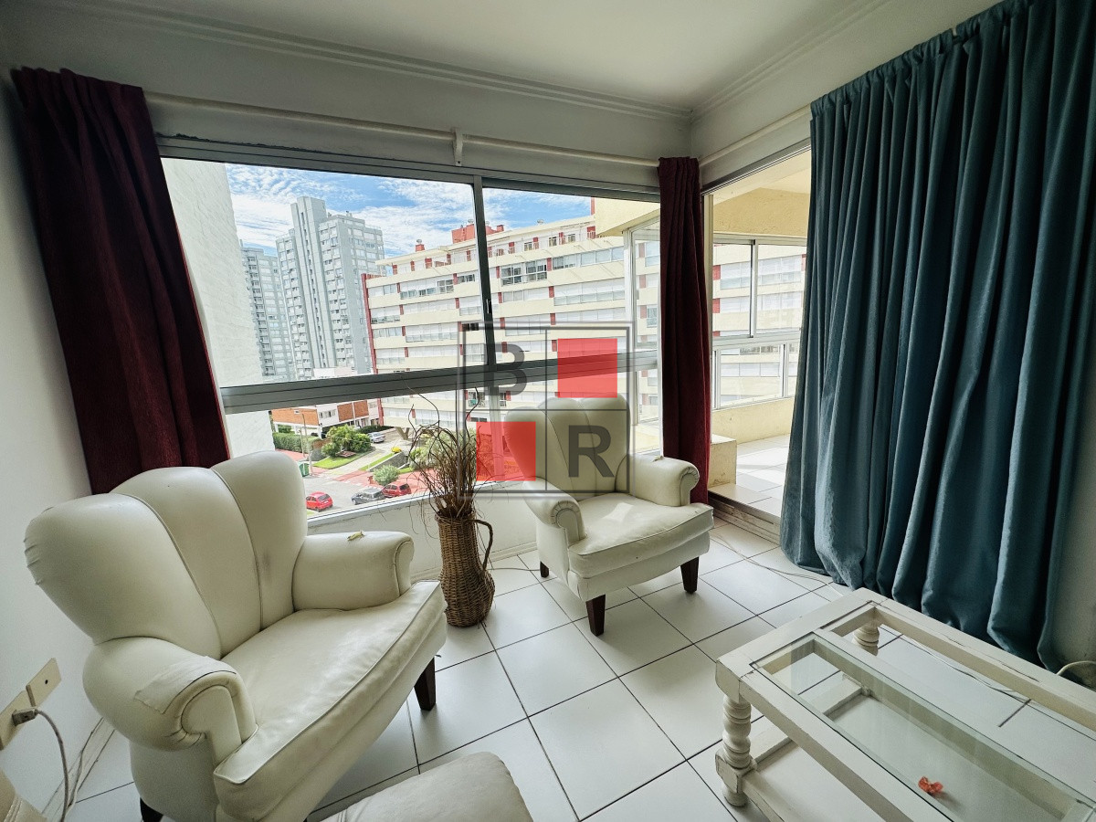 Apartamento ID.1222 - Alquiler y venta de apartamento de 1 dormitorio y medio en Punta del Este