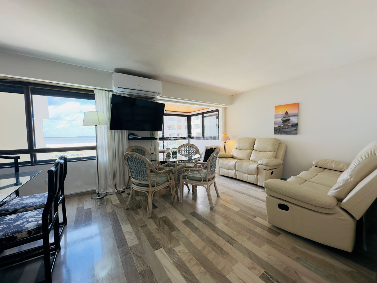Apartamento ID.2055 - Apartamento en venta de 3 dormitorios en Punta del Este