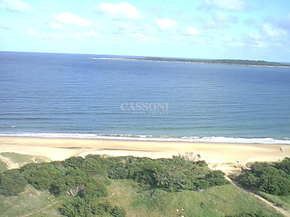 Apartamento ID.2009 -  Apartamento en venta de tres dormitorios en Punta del Este