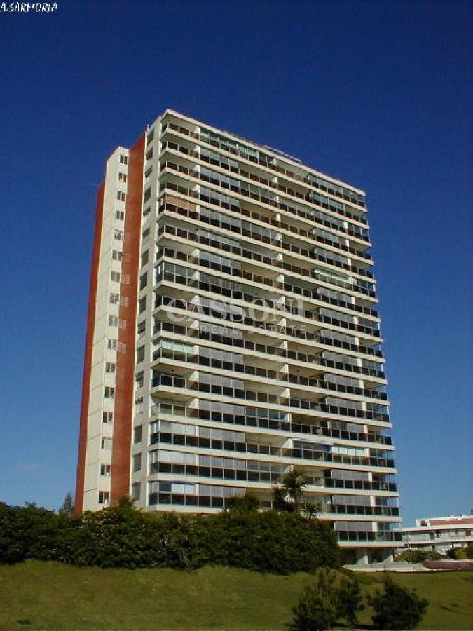 Apartamento ID.2009 -  Apartamento en venta de tres dormitorios en Punta del Este