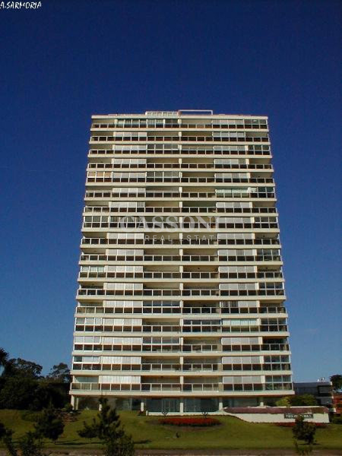 Apartamento ID.2009 -  Apartamento en venta de tres dormitorios en Punta del Este