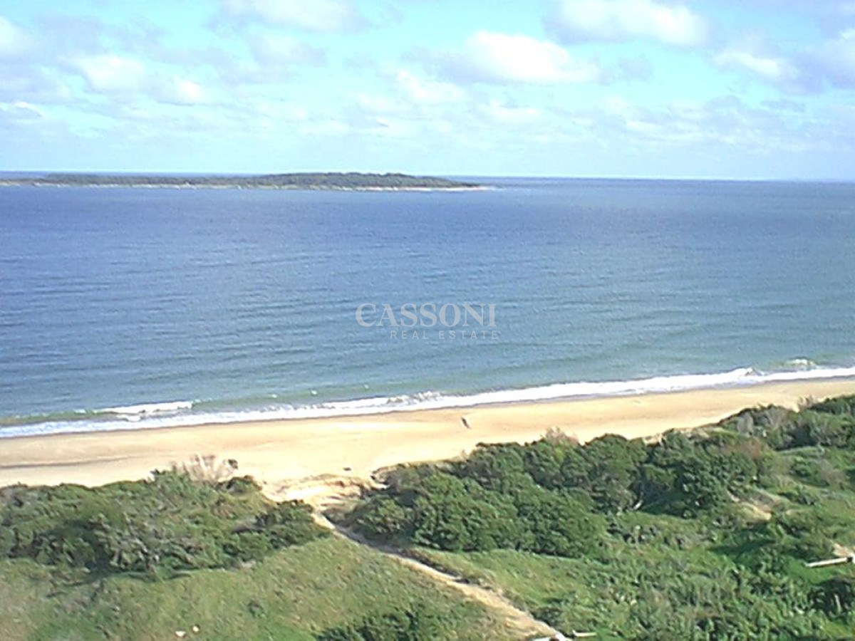 Apartamento ID.2009 -  Apartamento en venta de tres dormitorios en Punta del Este