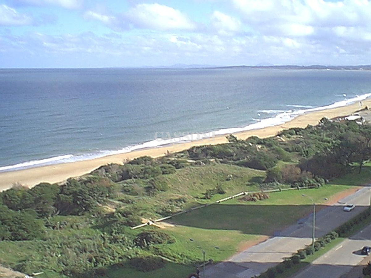 Apartamento ID.2009 -  Apartamento en venta de tres dormitorios en Punta del Este