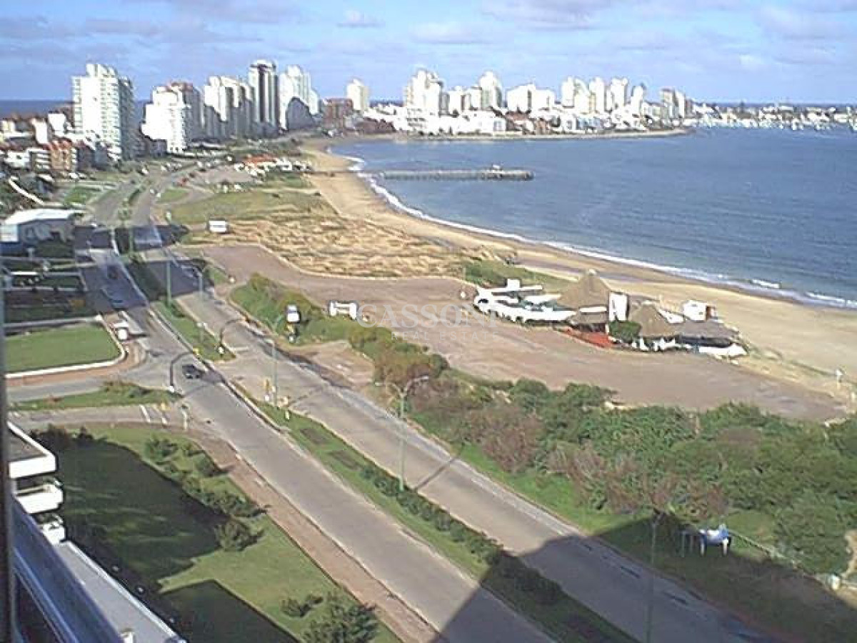 Apartamento ID.2009 -  Apartamento en venta de tres dormitorios en Punta del Este