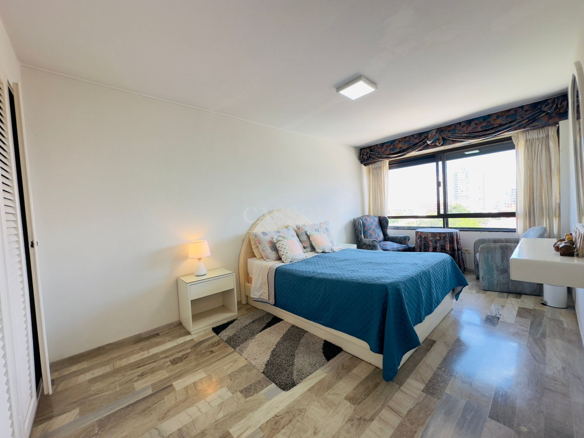 Apartamento ID.2055 - Apartamento en venta de 3 dormitorios en Punta del Este