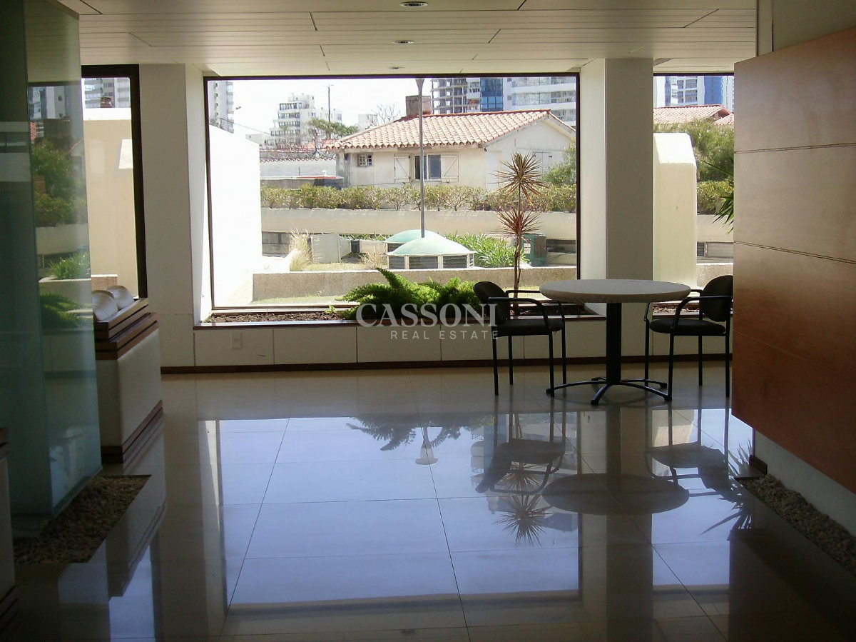 Apartamento ID.2055 - Apartamento en venta de 3 dormitorios en Punta del Este