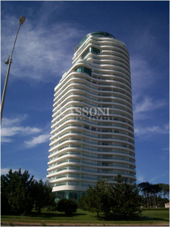 Apartamento ID.2217 - Alquiler de apartamento de 3 dormitorios +dep de servicio en Punta del Este