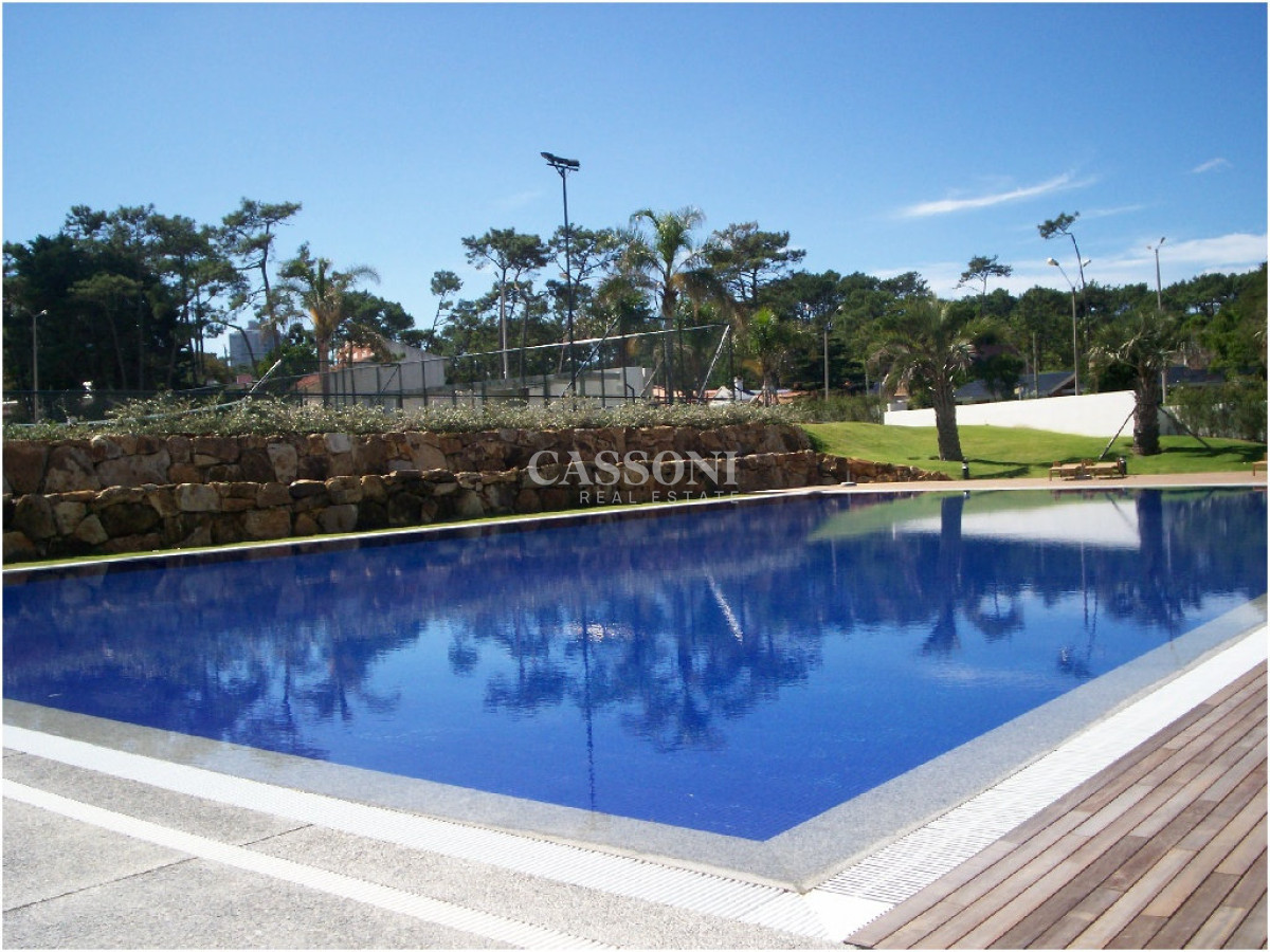 Apartamento ID.2217 - Alquiler de apartamento de 3 dormitorios +dep de servicio en Punta del Este