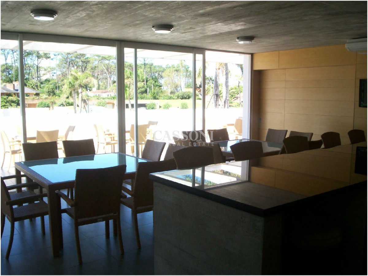 Apartamento ID.2217 - Alquiler de apartamento de 3 dormitorios +dep de servicio en Punta del Este