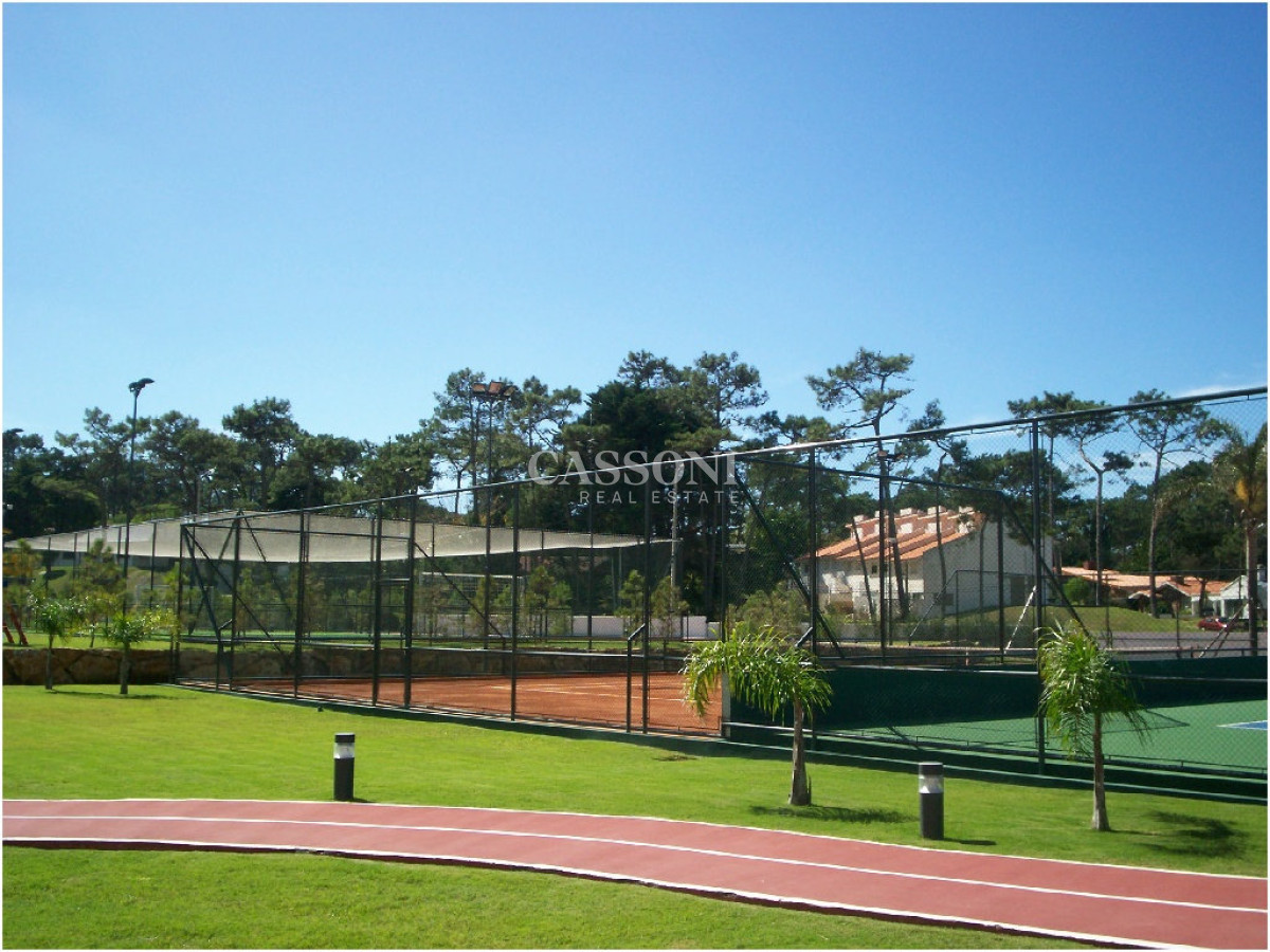 Apartamento ID.2217 - Alquiler de apartamento de 3 dormitorios +dep de servicio en Punta del Este