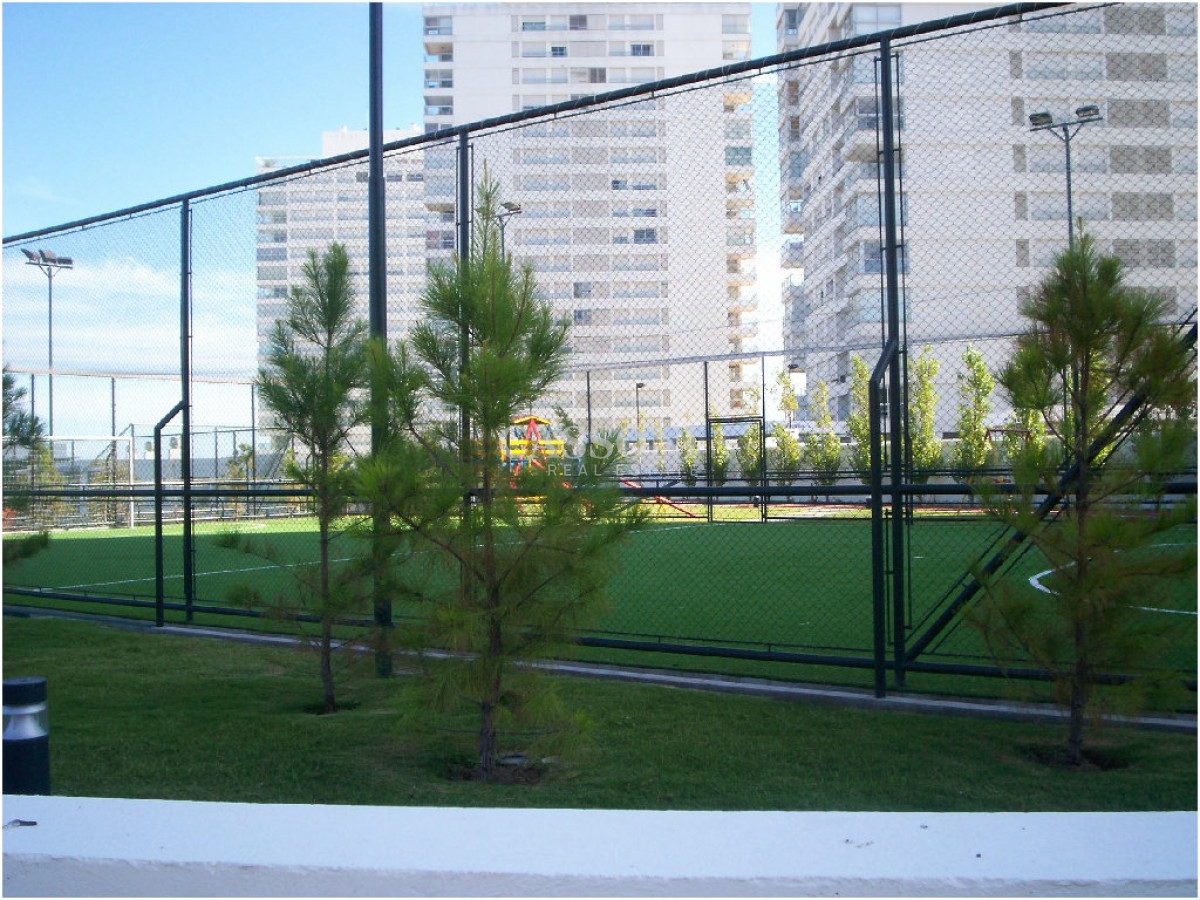 Apartamento ID.2217 - Alquiler de apartamento de 3 dormitorios +dep de servicio en Punta del Este
